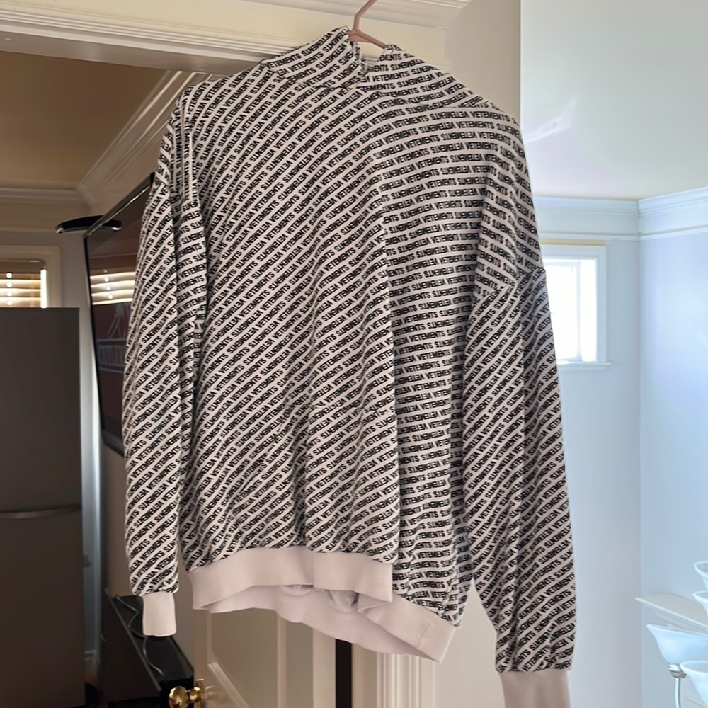Women’s hoody.